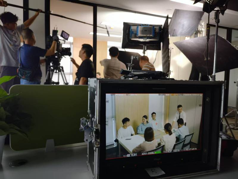 凌云县TVC拍摄公司：科技产品视觉化大师，诠释未来感与功能美学